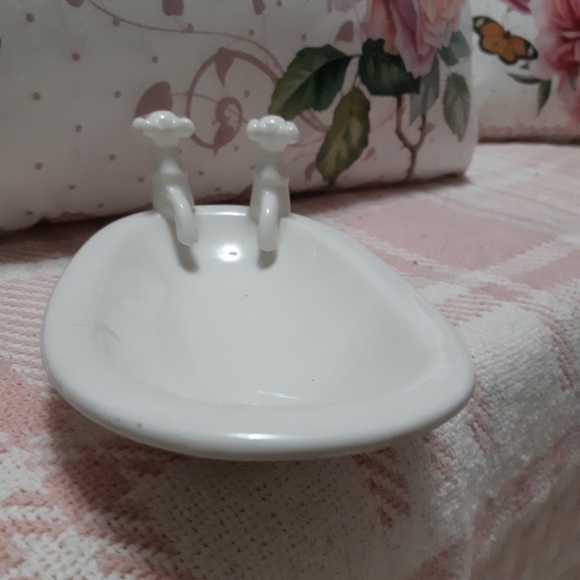 Soap Dish shaped as old fashion Tub - Picture 2 of 6
